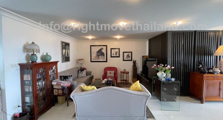 For sale 3 bedrooms condo in Watthana, Bangkok