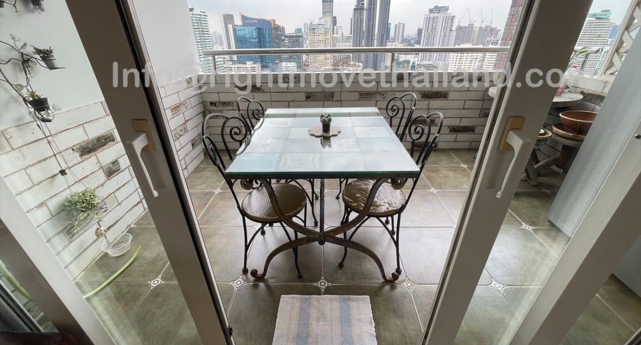 For sale 3 bedrooms condo in Watthana, Bangkok