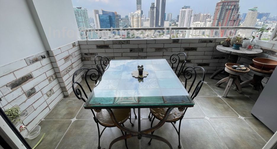 For sale 3 bedrooms condo in Watthana, Bangkok