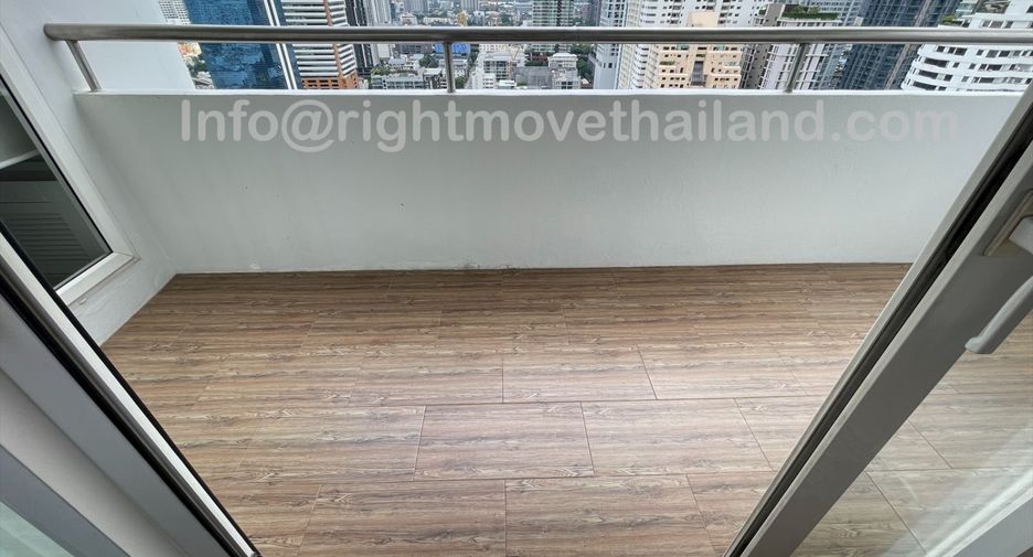 For sale 3 bedrooms condo in Watthana, Bangkok