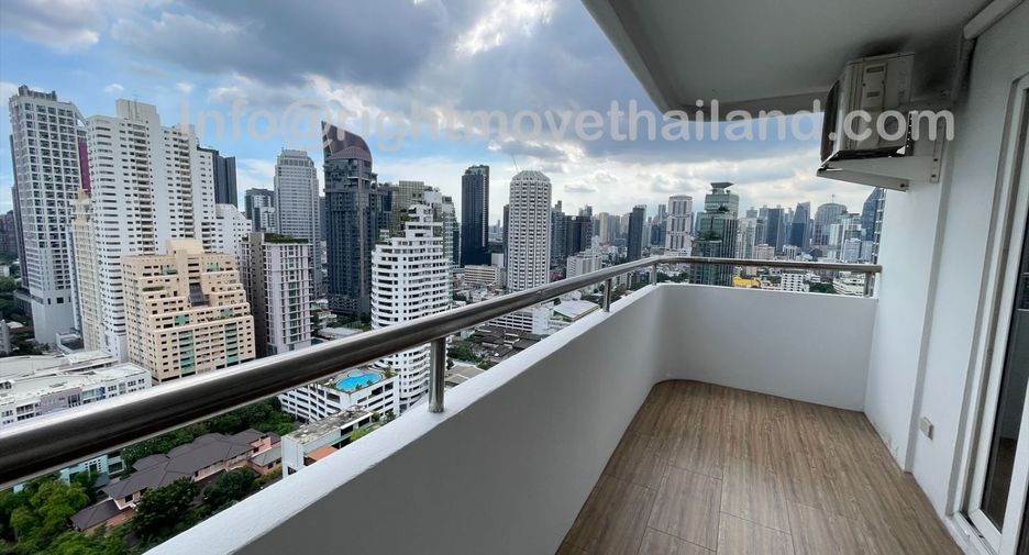 For sale 3 bedrooms condo in Watthana, Bangkok