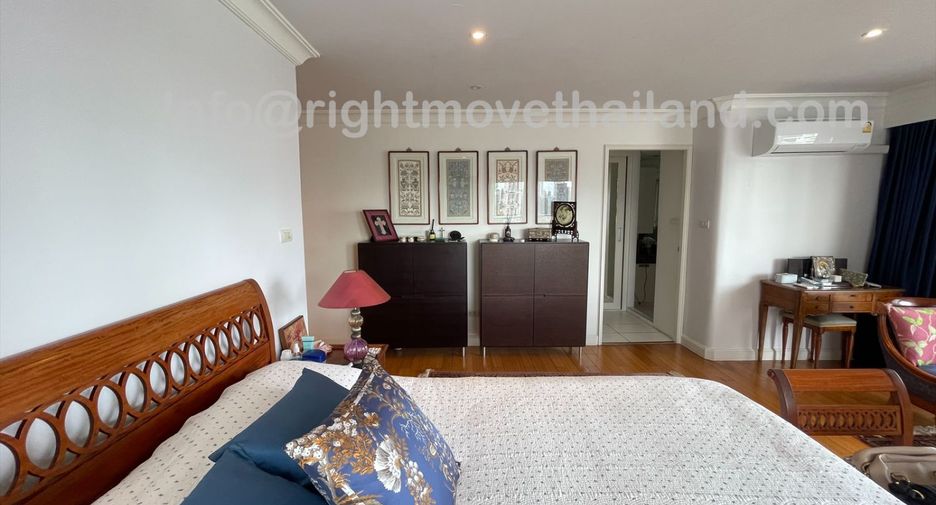 For sale 3 bedrooms condo in Watthana, Bangkok