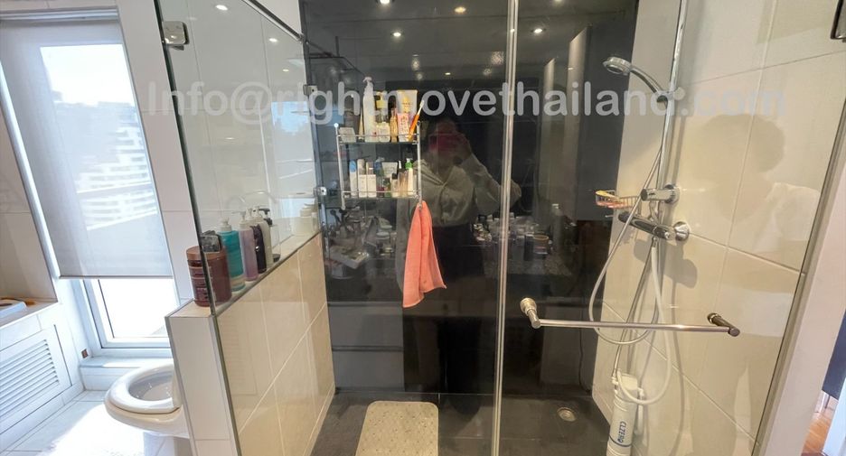 For sale 3 bedrooms condo in Watthana, Bangkok