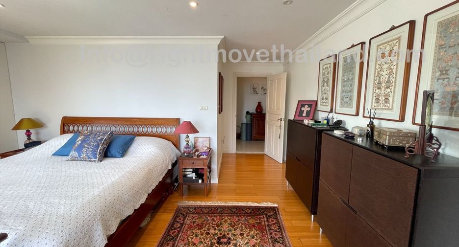 For sale 3 bedrooms condo in Watthana, Bangkok