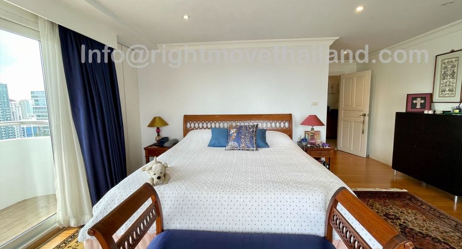 For sale 3 bedrooms condo in Watthana, Bangkok