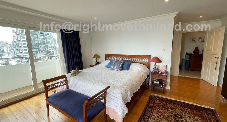 For sale 3 bedrooms condo in Watthana, Bangkok
