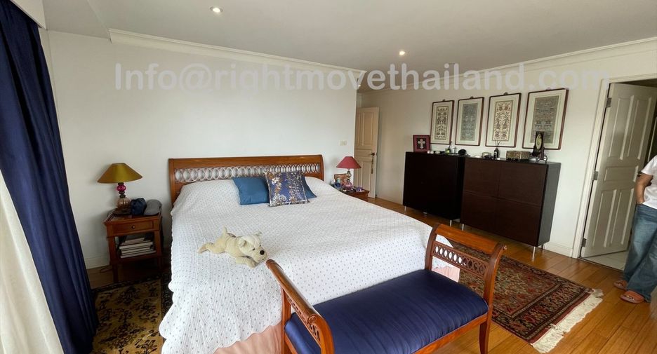 For sale 3 bedrooms condo in Watthana, Bangkok
