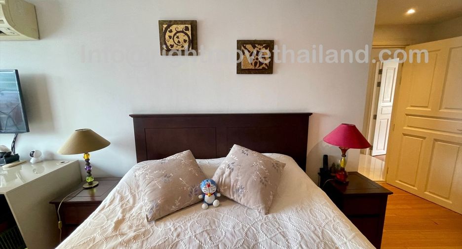 For sale 3 bedrooms condo in Watthana, Bangkok