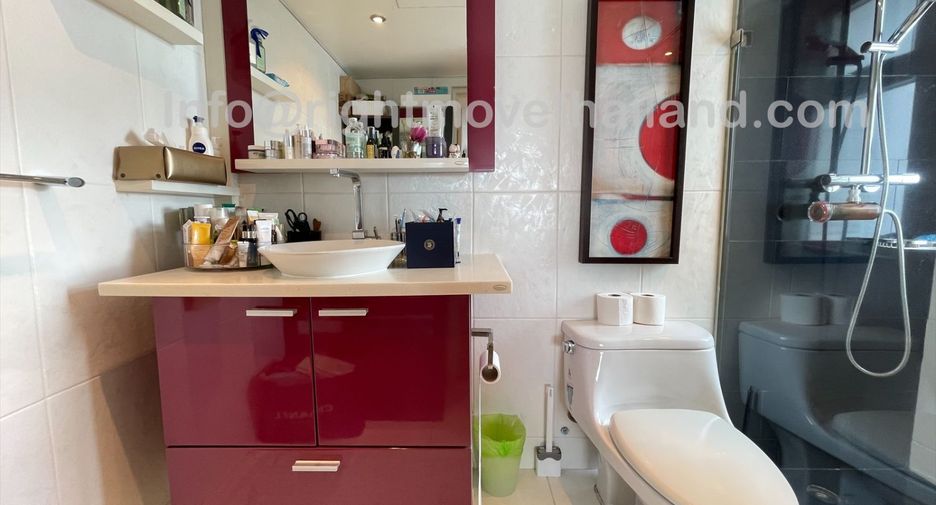 For sale 3 bedrooms condo in Watthana, Bangkok