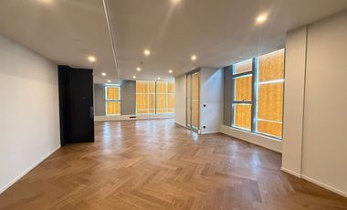 For sale 4 ベッドルーム condo in Khlong Toei, Bangkok