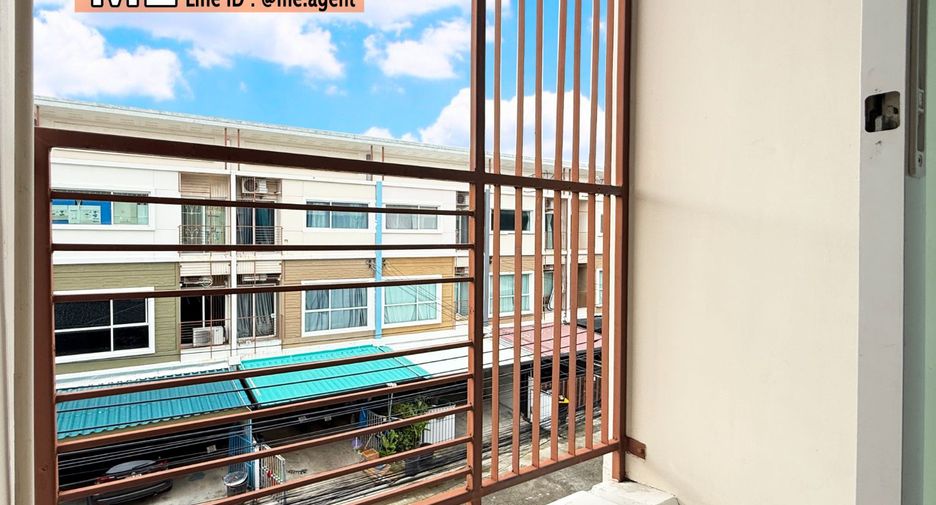 For sale 4 bedrooms townhouse in Suan Luang, Bangkok