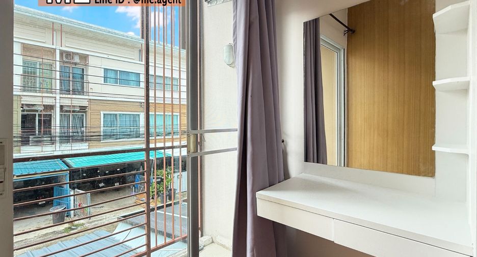 For sale 4 bedrooms townhouse in Suan Luang, Bangkok