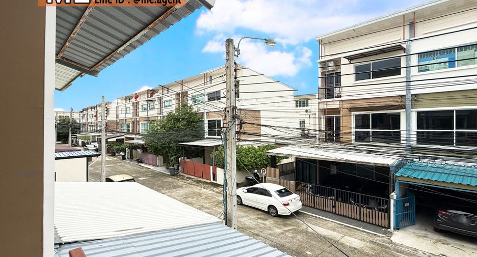 For sale 4 bedrooms townhouse in Suan Luang, Bangkok