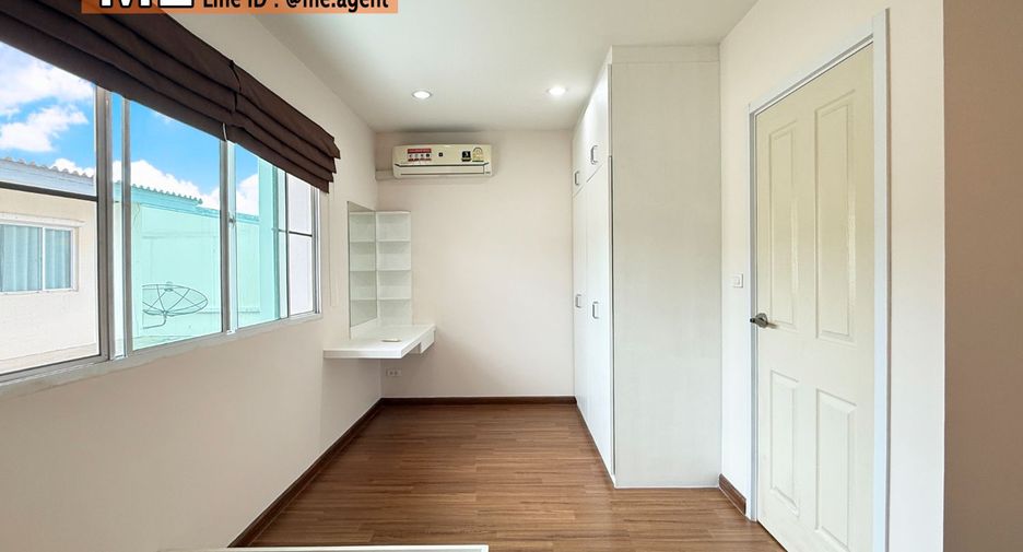 For sale 4 bedrooms townhouse in Suan Luang, Bangkok