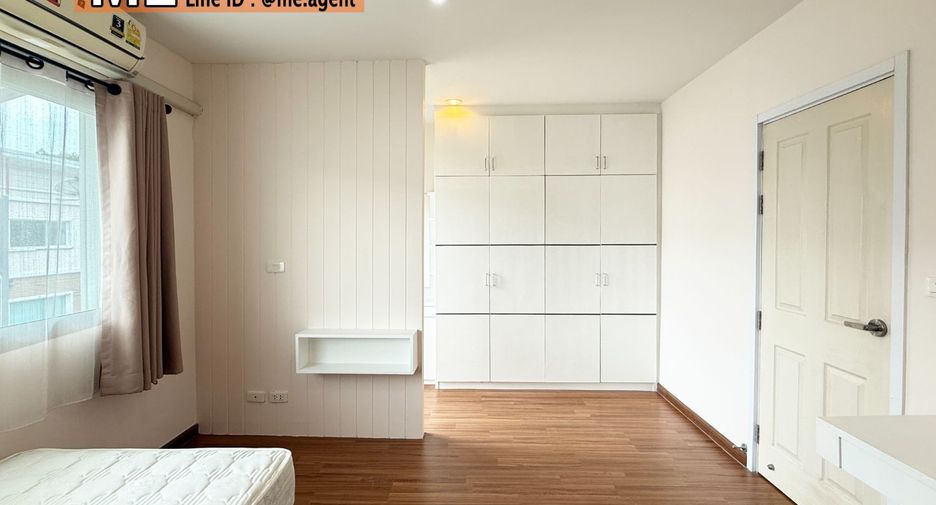 For sale 4 bedrooms townhouse in Suan Luang, Bangkok