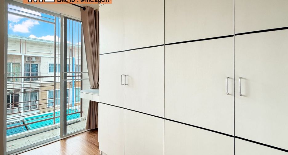 For sale 4 bedrooms townhouse in Suan Luang, Bangkok