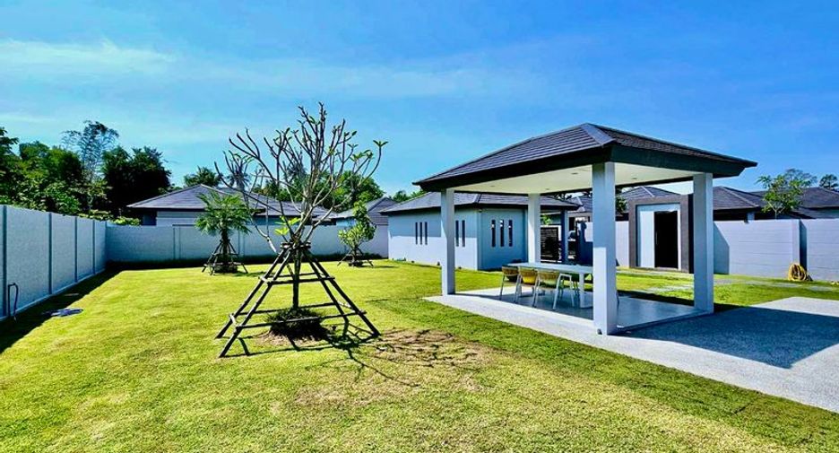 For rent 4 bedrooms villa in Bang Lamung, Chonburi