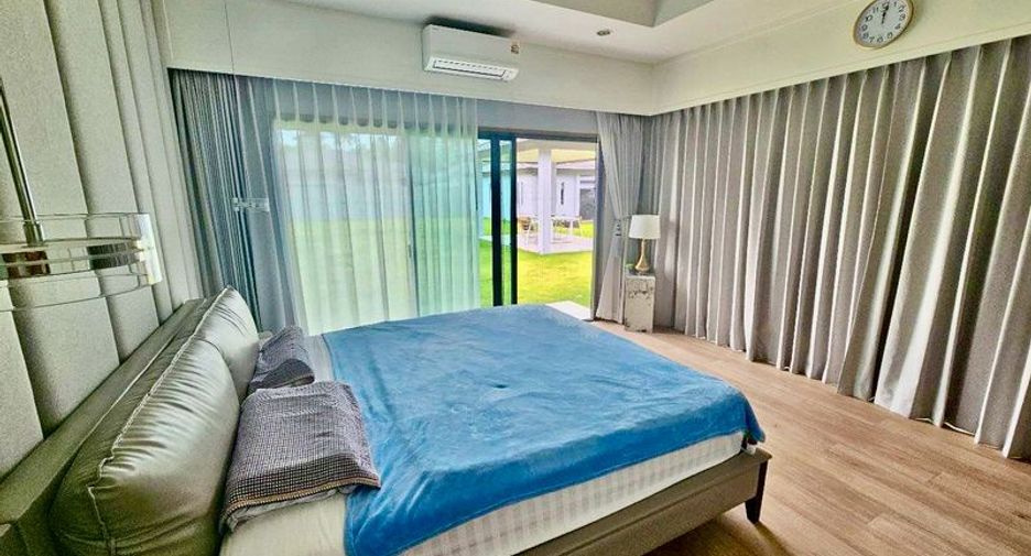 For rent 4 bedrooms villa in Bang Lamung, Chonburi