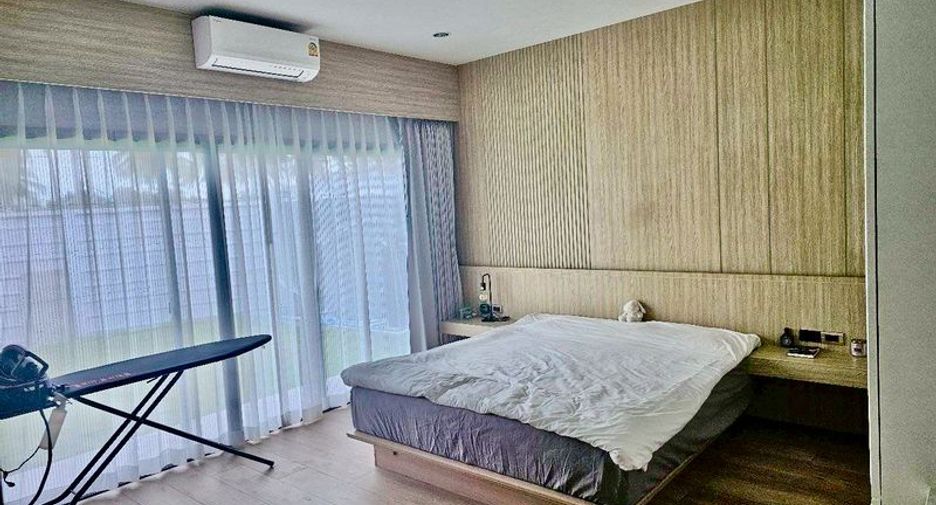 For rent 4 bedrooms villa in Bang Lamung, Chonburi