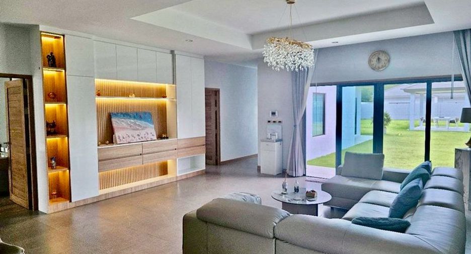 For rent 4 bedrooms villa in Bang Lamung, Chonburi