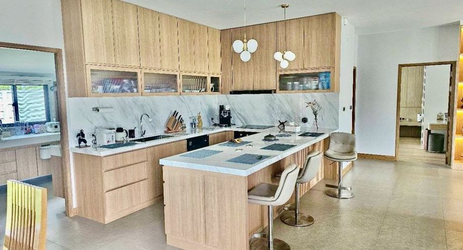 For rent 4 bedrooms villa in Bang Lamung, Chonburi