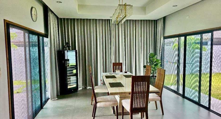 For rent 4 bedrooms villa in Bang Lamung, Chonburi