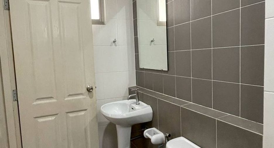 For rent and for sale 3 bedrooms house in Si Racha, Chonburi