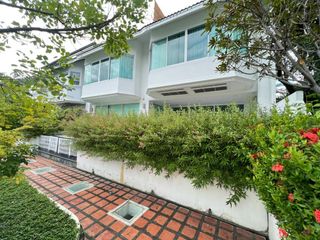 Haus zum Kauf mit 3 Zimmer in Watthana, Bangkok