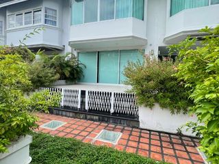 Haus zum Kauf mit 3 Zimmer in Watthana, Bangkok
