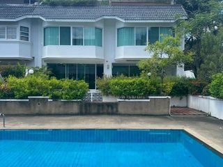Haus zum Kauf mit 3 Zimmer in Watthana, Bangkok