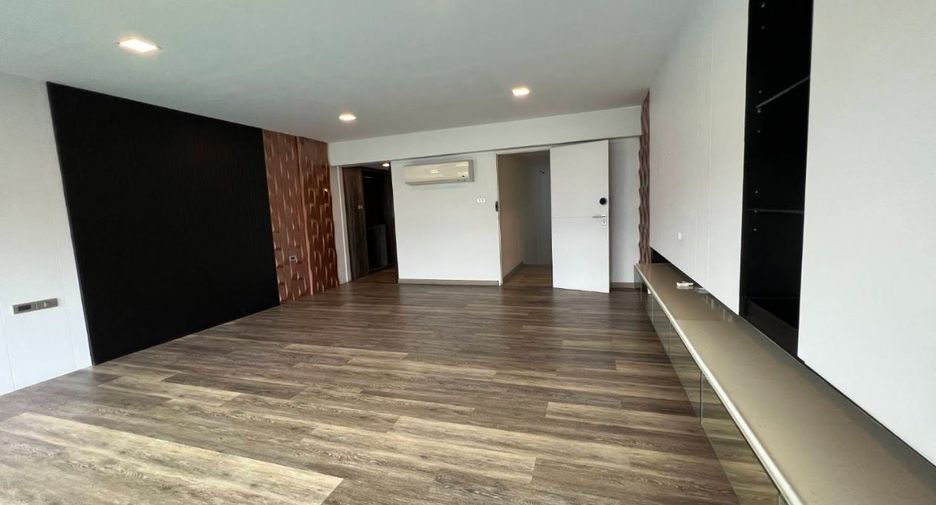 Haus zum Kauf mit 3 Zimmer in Watthana, Bangkok