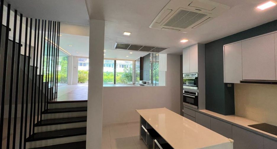 Haus zum Kauf mit 3 Zimmer in Watthana, Bangkok