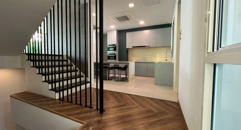 Haus zum Kauf mit 3 Zimmer in Watthana, Bangkok