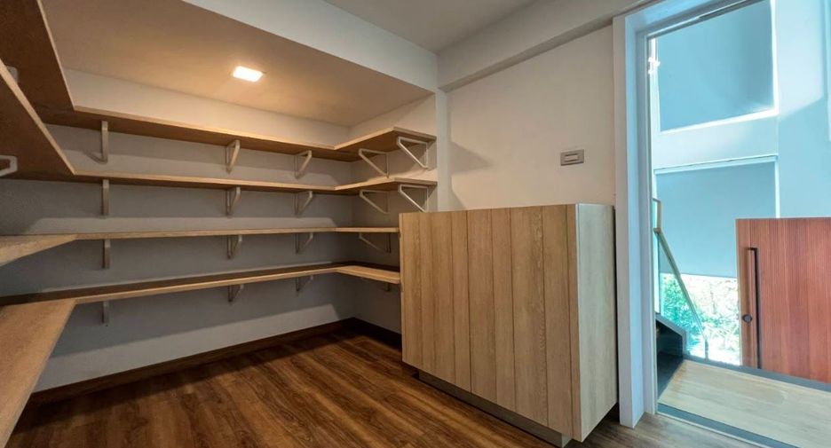 Haus zum Kauf mit 3 Zimmer in Watthana, Bangkok