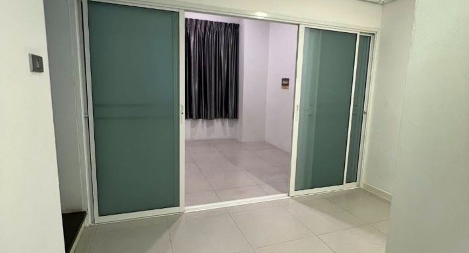 Haus zum Kauf mit 3 Zimmer in Watthana, Bangkok