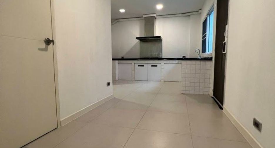 Haus zum Kauf mit 3 Zimmer in Watthana, Bangkok