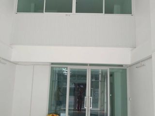 For sale 3 bedrooms townhouse in Huai Khwang, Bangkok