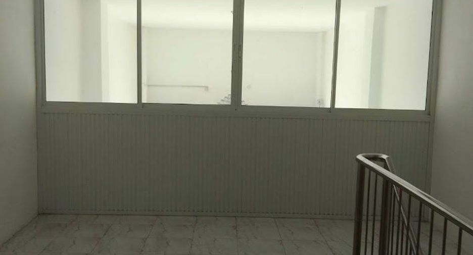For sale 3 bedrooms townhouse in Huai Khwang, Bangkok