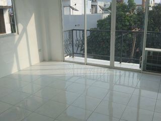 For sale 3 bedrooms townhouse in Huai Khwang, Bangkok