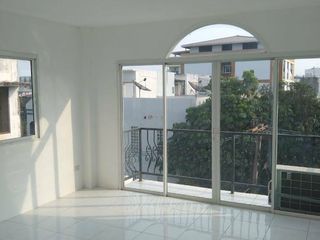 For sale 3 bedrooms townhouse in Huai Khwang, Bangkok