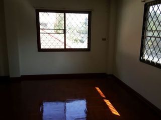 Haus zur Miete mit 5 Zimmer in Watthana, Bangkok