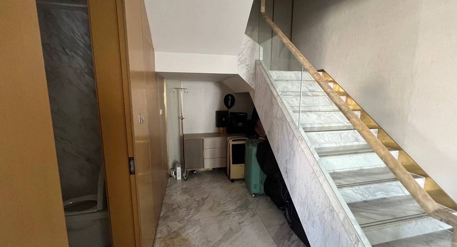 ขาย 3 ห้องนอน คอนโด ใน คลองเตย, กรุงเทพฯ