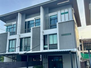 Casa adosada en alquiler y en venta de 4 habitaciones en Chatuchak, Bangkok