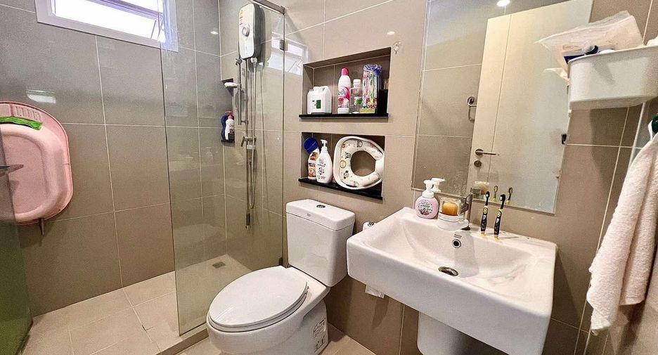 For rent 4 bedrooms house in Mueang Phuket, Phuket