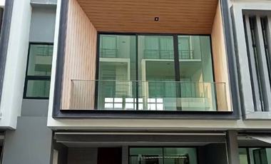For sale 3 ベッドルーム townhouse in Saphan Sung, Bangkok