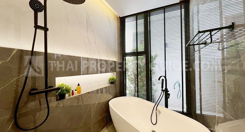 For rent and for sale 3 bedrooms house in Bang Na, Bangkok