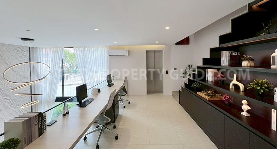 For rent and for sale 3 bedrooms house in Bang Na, Bangkok