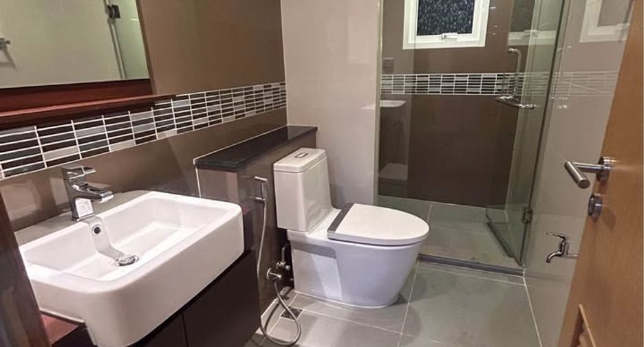 For rent and for sale 2 bedrooms condo in Watthana, Bangkok