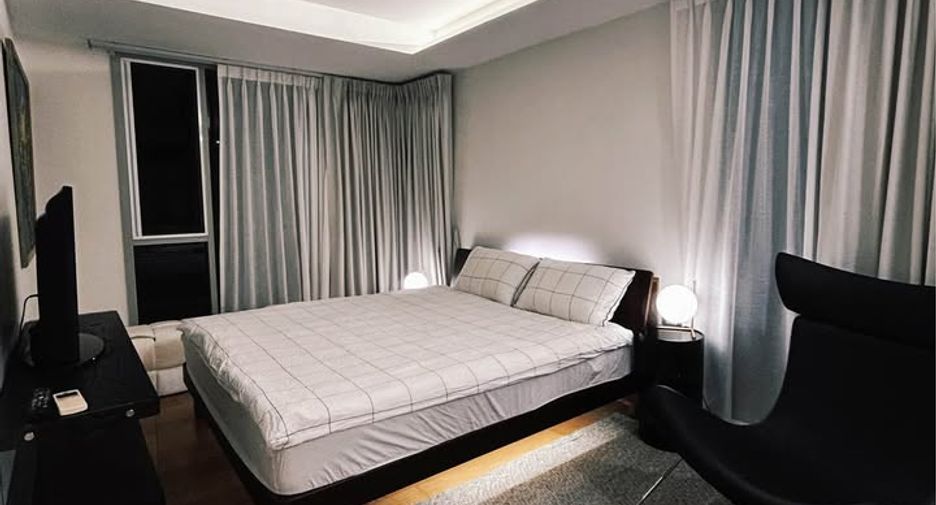For rent 2 bedrooms condo in Watthana, Bangkok