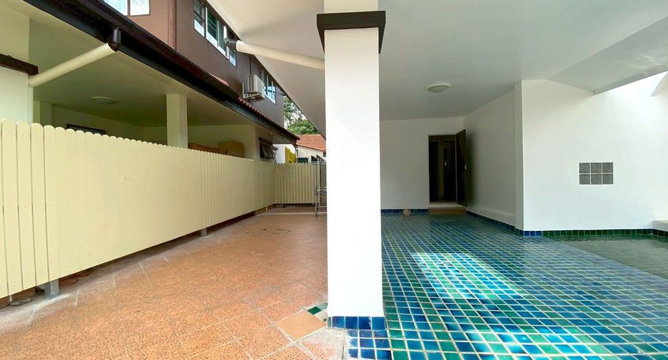 For rent 3 bedrooms house in Mueang Chiang Mai, Chiang Mai
